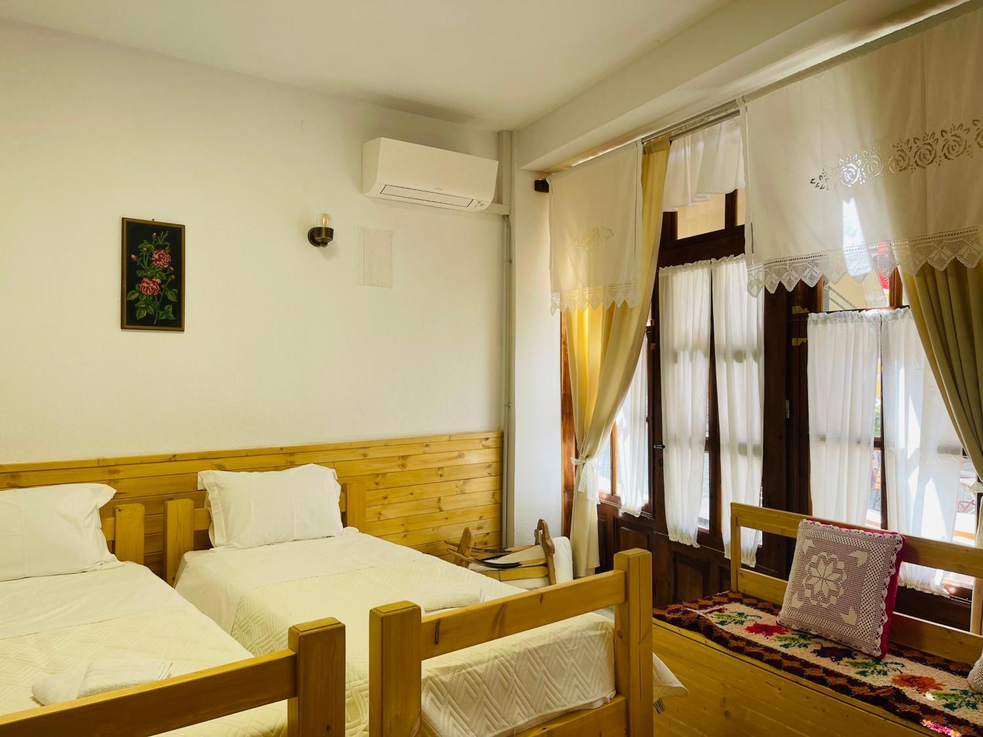 Medieval Rooms Гирокастра Экстерьер фото